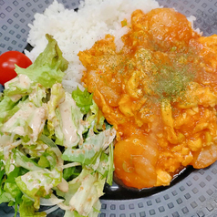 リピーター続出！ぷりぷり食感がたまらない絶品エビ料理の写真