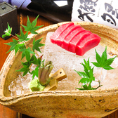 日本全国津々浦々より産地直送しているので鮮度抜群！新鮮な旬魚を銀平独特の繊細かつ豪快な盛付を陶芸家の作品に盛っています。上質なお食事をお愉しみください。