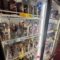 海外ビールや珍しいドリンク達が自由に飲み放題！の写真