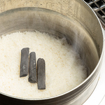 竈と薪で炊いたご飯450円｜日本伝統の技法で炊き上げたご飯は絶品です。