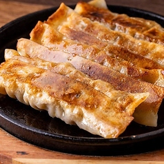 人気NO.1！鉄板棒餃子の写真