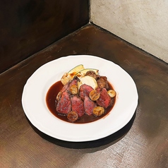 シカ肉のロースト　赤ワインソースフルーツ風味