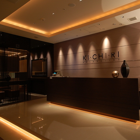 贅沢な空間で美味しい料理とお酒をお楽しみください