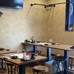 1階テーブル席です。すべてのテーブル、椅子が切り離し・連結可能のため、幅広い人数の対応が可能です。