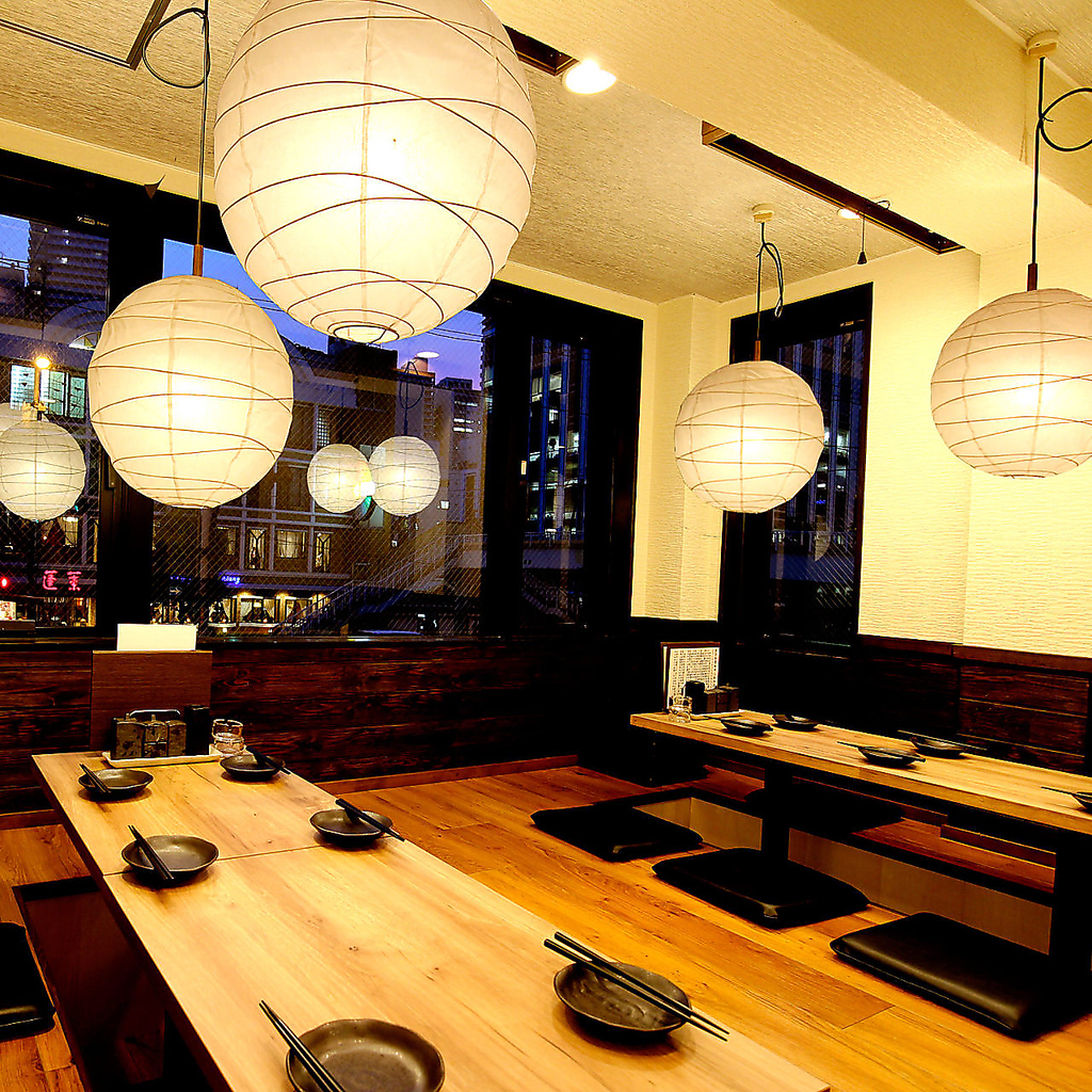 開放感ある空間で焼き鳥・もつ鍋はいかがでしょうか。各種宴会コースご用意ございます！