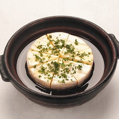 丸ごとカマンベールチーズのアヒージョ