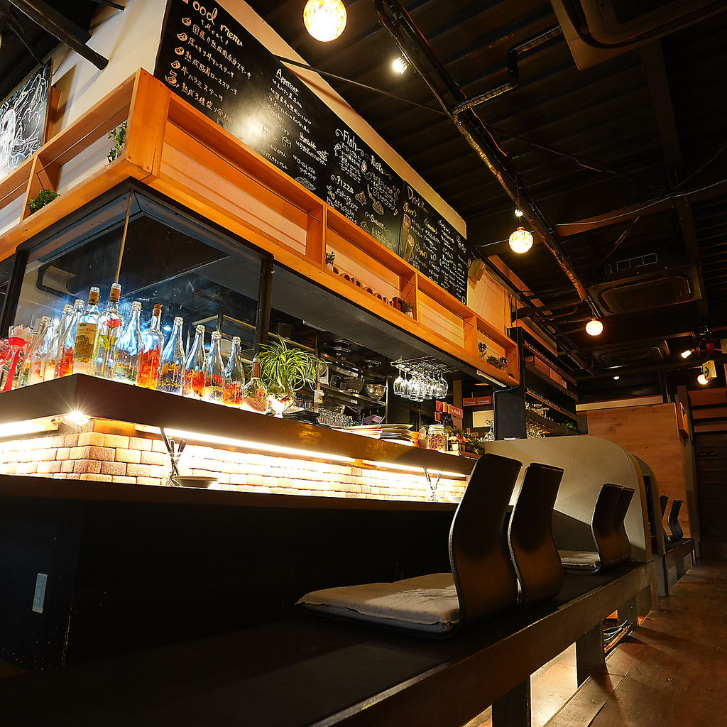 店内は活気に溢れたバル風★