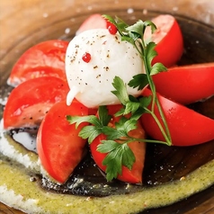 トマトとモッツアレラのカプレーゼ