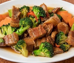 ブロッコリーと揚げ豚肉の炒め Stir-Fried Broccoliwith Crispy Pork