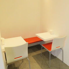 2名×2席をご用意しております。