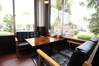 明るくお洒落な店内