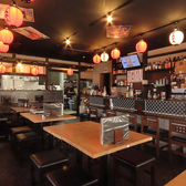 赤ちょうちんが灯ったレトロな雰囲気のお店です。