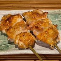 新鮮な鶏肉を高火力で一気に焼き上げた絶品の焼き鳥！