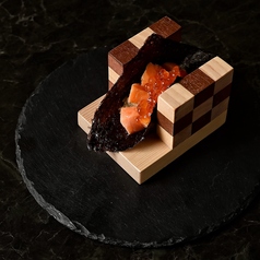 特選！鮮魚いくら乗せ手巻き寿司