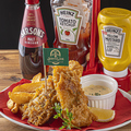 料理メニュー写真&nbsp;自家製タルタルソースに溺れてビールに助けを呼ぶフィッシュ&チップス