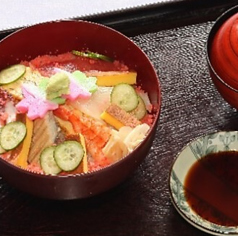 豊富な料理で食欲に応えます。