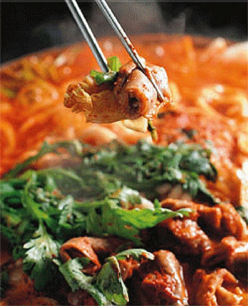 ホルモン鍋もおいしいよ！ヤンピョンのホルモンは国産牛を使用。