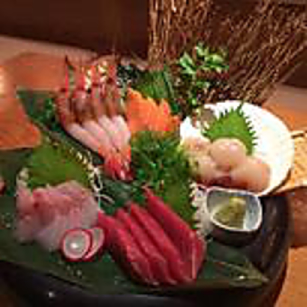 自慢のお刺身盛り合わせは一番人気のメニュー！海鮮には自信があります♪