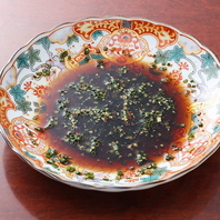 お肉の旨みを引き立てる、当店こだわりのタレ