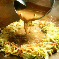 もんじゃ焼その他、熱々鉄板料理をお席で楽しめます♪