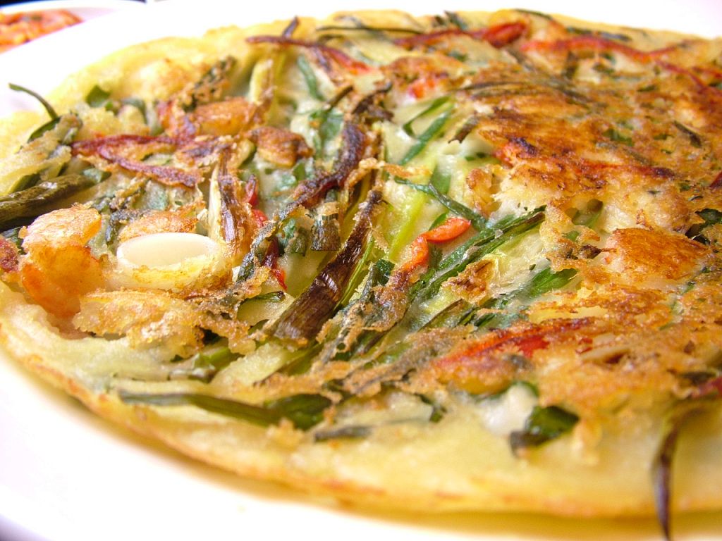 人気メニュー！ヤンピョンのチヂミは外がカラっと揚げられてる♪