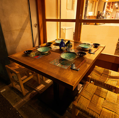 店舗の外にあるテラス席も2～4名でご利用可能。 ※天候にご配慮頂きご予約下さい。