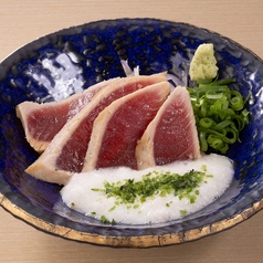 まぐろの炭火タタキ　出汁山かけ