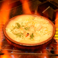 【本格スペイン料理の調理風景】アヒージョはアツアツの状態でご提供いたします。