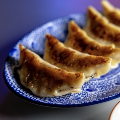 オーダー率100%!自慢の【自家製手包み餃子】