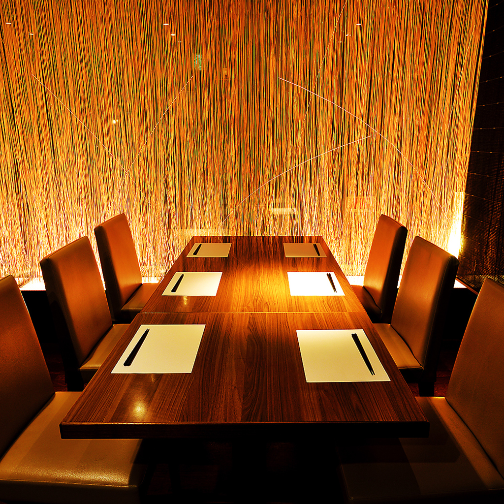 モダンな空間で寛ぎのひと時をお過ごしください