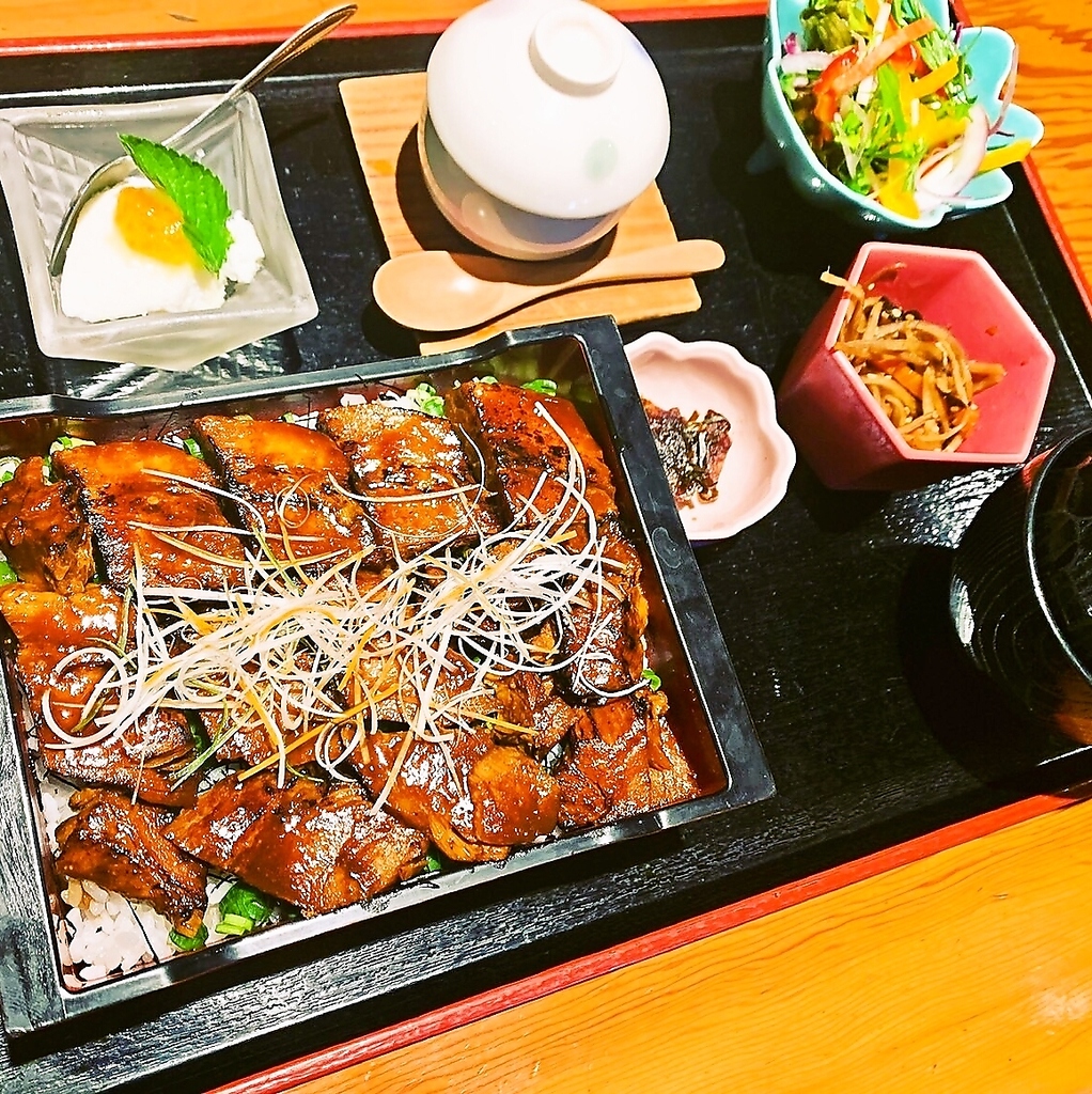 夜も御膳メニューをご用意しております。お酒を飲まない方にも◎ソフトドリンクが一杯無料です♪