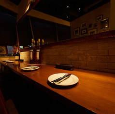 カジュアルなカウンター席