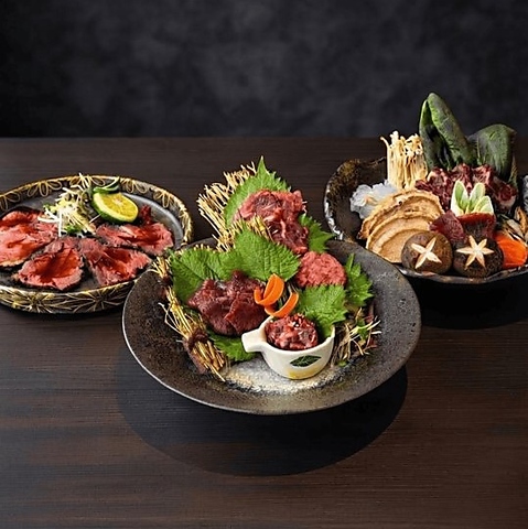 馬肉・金穴子の刺し・土鍋ご飯などの和食や、個性派テキーラ・黒文字焼酎が楽しめる