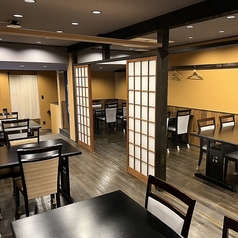 【2階席テーブル】人数に合わせてレイアウト変更も可能です！