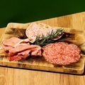 料理メニュー写真&nbsp;ハム＆サラミ盛り合わせ