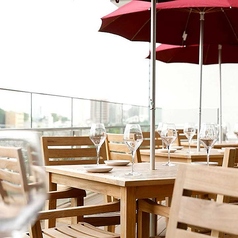 【～20名様】さいたまスーパーアリーナを一望できるテラス席！最高のロケーションと、美味しい料理と、美味しいお酒で会話も弾み、二人の距離もグッと近くなること間違いなし♪4名様掛けのテーブル席を5卓ご用意しております。