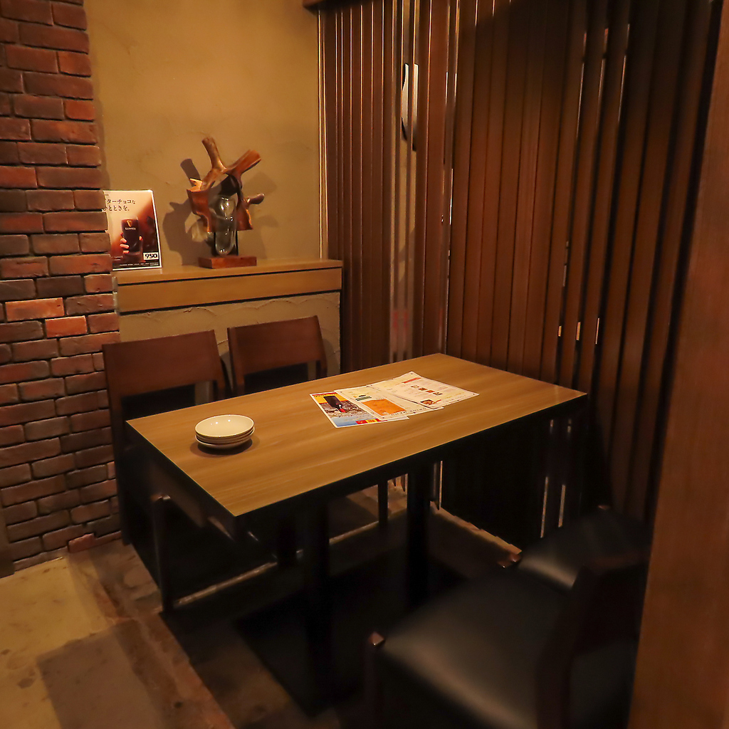 お洒落で落ち着くテーブル席あり！デートや女子会におすすめです◎