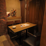 お洒落で落ち着くテーブル席あり！デートや女子会におすすめです◎