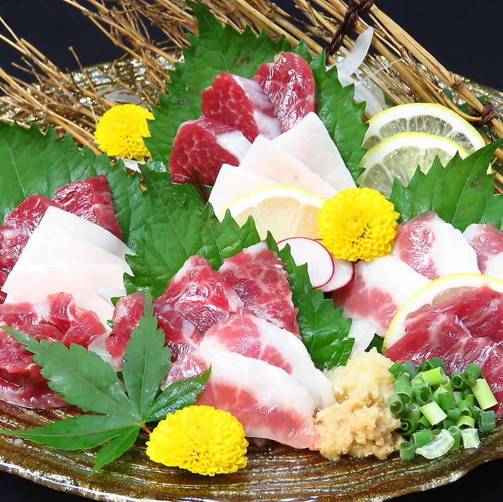 熊本名物！馬刺しが旨い。上馬刺しや霜降り馬刺し、馬レバー刺しなど様々な部位をご用意。