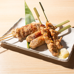 串焼き盛り合わせ(鶏・豚・つくね各二本)