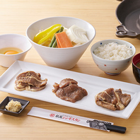 ランチタイムはお得なセットをご用意