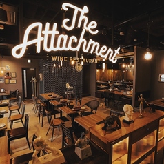 渋谷駅からすぐ。店内に一歩入れば落ち着きのある大人の空間。都会の喧騒を忘れて、ゆったりと食事や会話を楽しめる雰囲気は、ビジネスディナーや友人との集まりにも好評です。