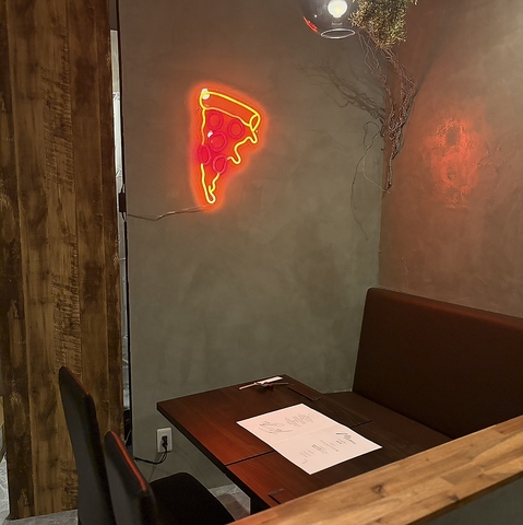 本格ピザと多彩なタパスを楽しめる隠れ家イタリアンバルが誕生飲み放題30分600円～