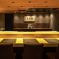 デートや記念日にも最適なカウンター席です。お二人だけの特別な時間をお過ごしいただけます。