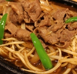 生ラムジンギスカン　北海道に来たらこれは食べなきゃ！卓上でお好きな加減でお召し上がりください。