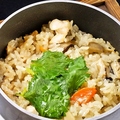 料理メニュー写真 【名物】炊きたて！鶏釜飯