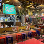 店内には大きなモニターを完備しており、貸切パーティーや各種ご宴会での映像演出にご活用いただけます。お祝いのメッセージムービーを流したり、スポーツ観戦で一緒に盛り上がったりと、使い方はお客様次第です。視覚的なエンターテインメントを取り入れて、イベントをさらに印象深いものへとランクアップさせます。