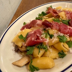 ポルチーニ茸と生ハムのペペロンチーノ