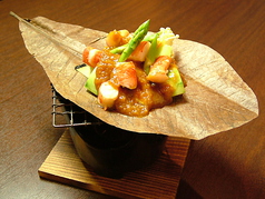 海老と加賀野菜の朴葉焼