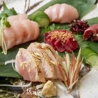 数量限定の[鶏刺し]もご用意◎盛合せもご用意してます！